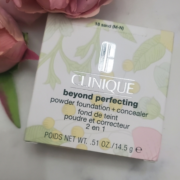 Clinique Beyond Perfecting Powder Foundation and Concealer in Sand 18 - Picture 6 of 10